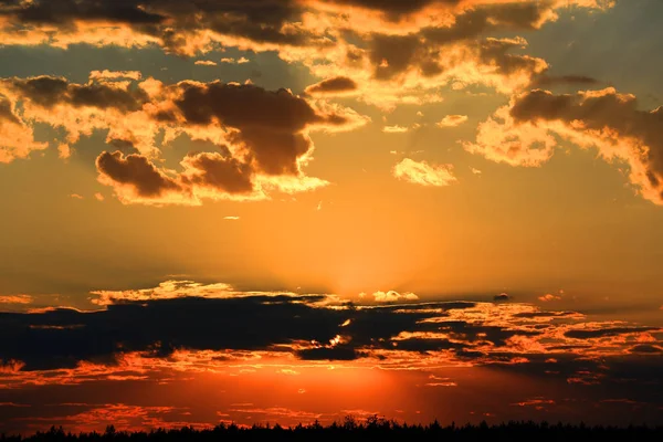 Günbatımı gökyüzü üzerinde göster — Stok fotoğraf