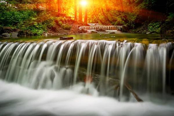 Soleil sur la cascade — Photo