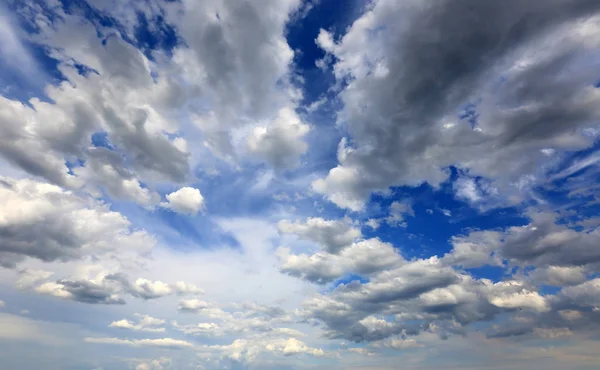 Nuvens no céu — Fotografia de Stock