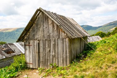 Karpatlar'ın ahşap evde