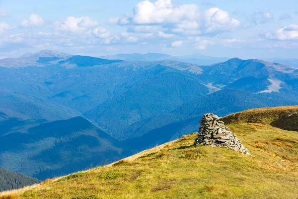 Pile of stones on mountain top — Stock Photo, Image