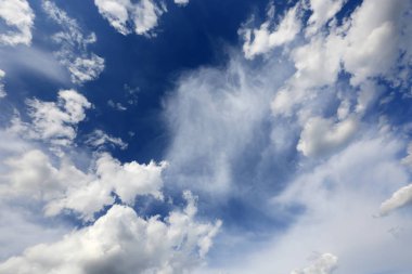 güzel gökyüzü bulutlu