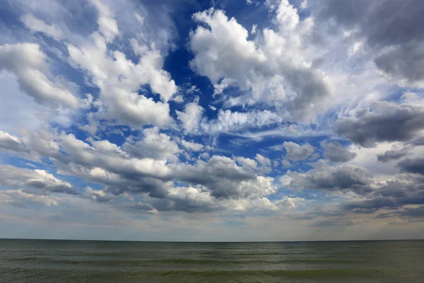 Clouds in sky over sea — Stock Photo, Image