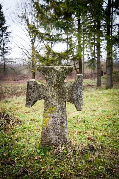 Old cross in park — Stock Photo, Image