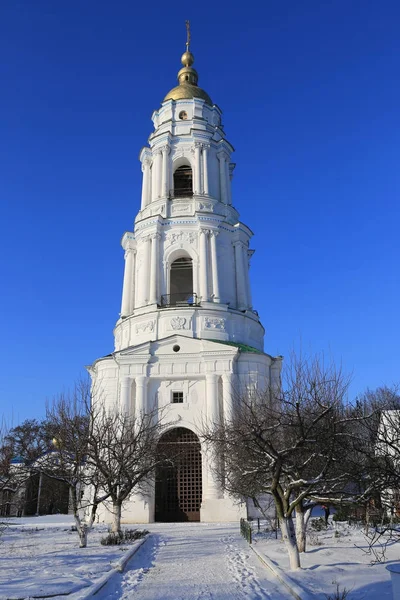 Klocktornet upphöjelse av Cross kloster. — Stockfoto