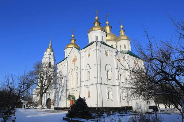 Trinity Church upphöjelse korsets kloster — Stockfoto