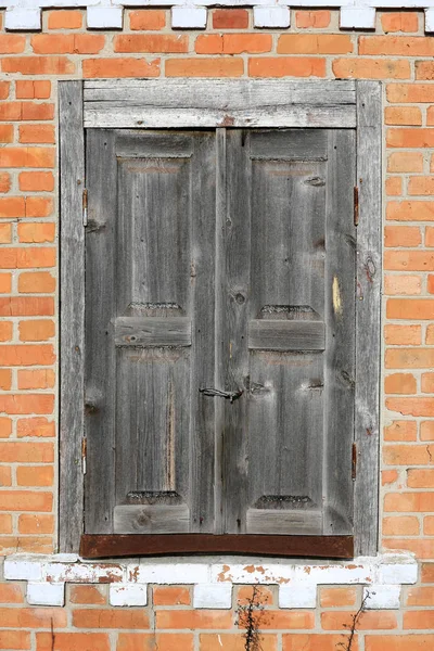 Vieja ventana cerrada —  Fotos de Stock