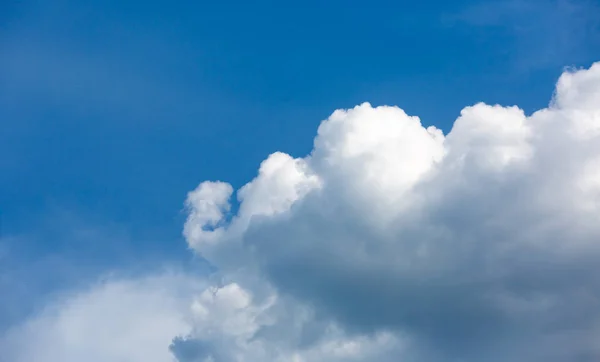 Bulutlar BM gökyüzü soyut — Stok fotoğraf