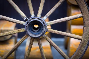 eski ahşap tekerlek