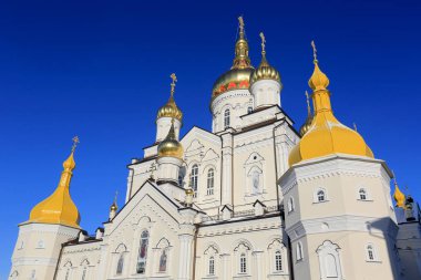 Kutsal Dormition Pochayiv Lavra kış sabah güneş ışığı, Ukrayna