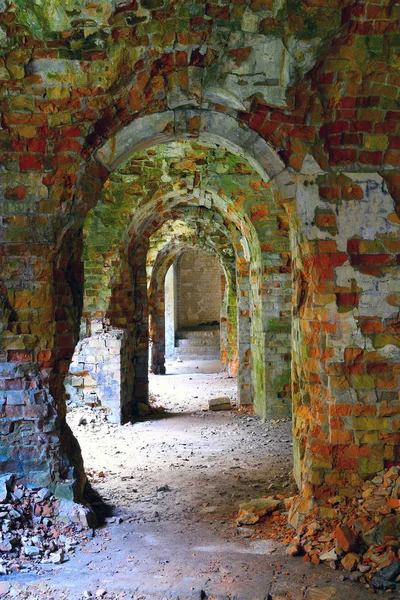 Velho subterrâneo em ruínas — Fotografia de Stock