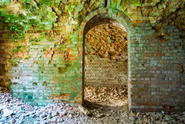 Yeraltında kaybolan kapı aralığı