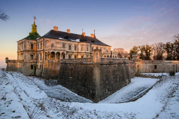 Pidhirtsi köyündeki Eski Kale