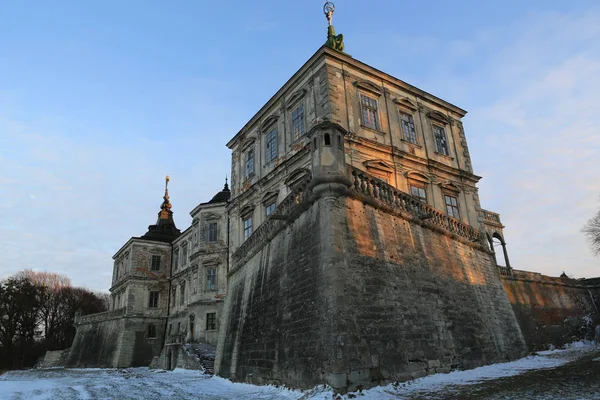 Foto der alten Burg in pidhirtsi. — Stockfoto