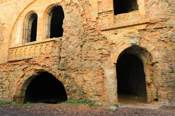 Rovine di una struttura difensiva abbandonata — Foto Stock