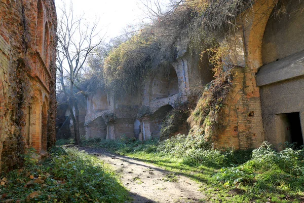 Ruinas de la fortaleza abandonada de Tarakanivsky — Foto de Stock