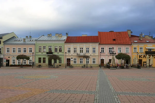 Alun-alun di kota Sanok, Polandia — Stok Foto
