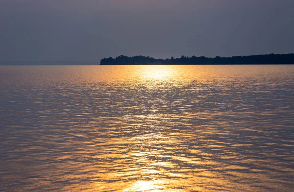 Paisagem Com Pôr Sol Sobre Lago — Fotografia de Stock