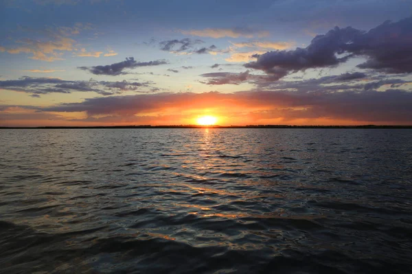 Красивая Сцена Заката Озере Летний Пейзаж — стоковое фото