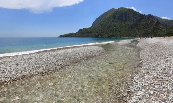 Miejsce Gdzie Rzeka Wpada Morza Śródziemnego Plaży Olimpos Tureckiej Wiosce — Zdjęcie stockowe