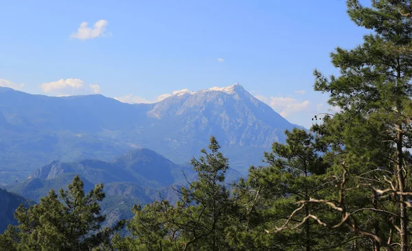 土耳其著名的Tahtali Dagi山 从土耳其山区丽晶路旅游路径看 — 图库照片