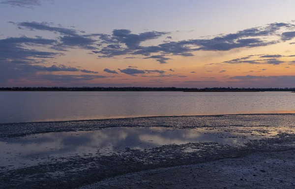 Avond Landschap Meer Met Mooie Zonsondergang Hemel — Stockfoto