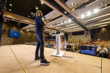 İnsanlar iş konferansına