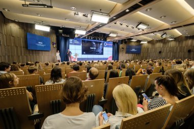 İnsanlar iş konferansına