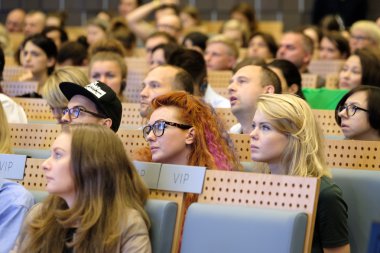 İnsanlar iş konferansına