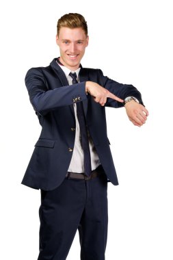 İzlemek için bir takım noktalar giyinmiş genç işadamı