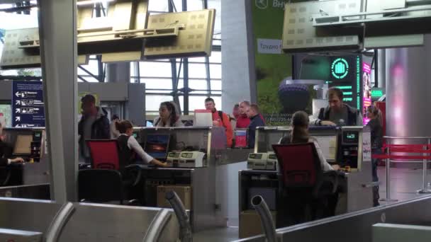 Passengers check-in for flight time lapse — Stock Video