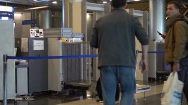 Yolcular güvenlik denetim Vnukovo havaalanına başarılı.