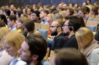 İnsanlar iş konferansına