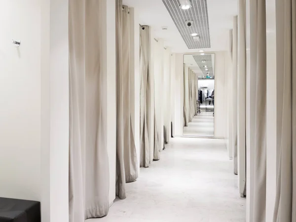 Umkleidekabinen in einem Einkaufszentrum — Stockfoto