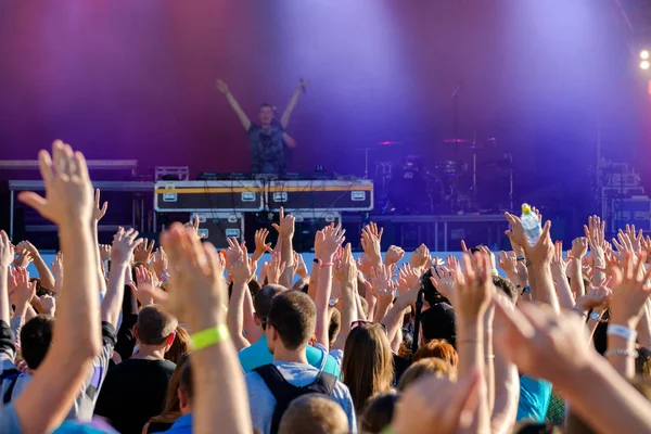 Folle di tifosi che applaudono — Foto Stock