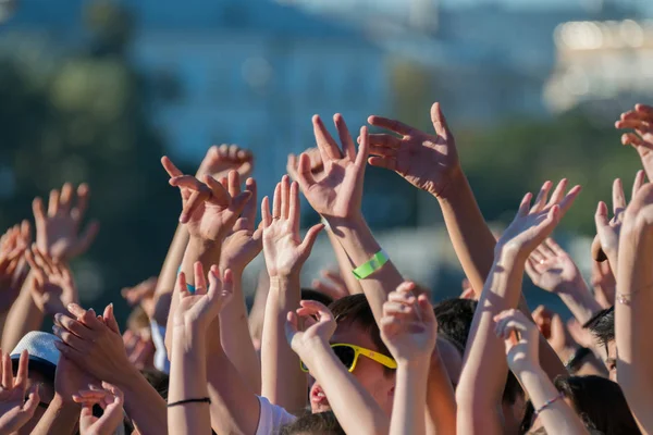 Crowd of fans cheering — Stock Photo, Image