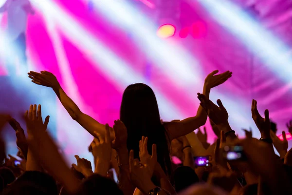 Fans cheering at open air live concert — Stock Photo, Image