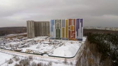 Şehirdeki inşaat alanında.