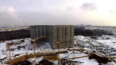 Şehirdeki inşaat alanında.