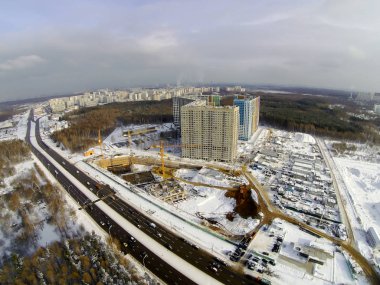 Şehirdeki inşaat alanında.