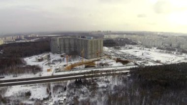 Şehirdeki inşaat alanında.