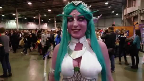 Les gens assistent au festival Gamefilmexpo — Video