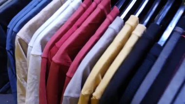 Askıları şeyler asmak