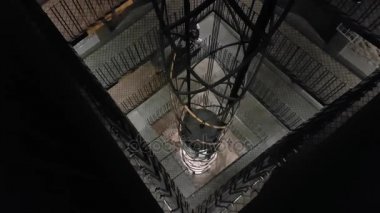 İnsanlar Asansör Belediye Binası gözlem güverte gidin.