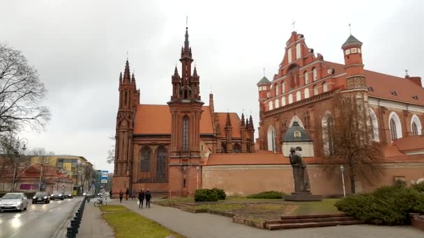 Igreja de St. Annes e Igreja de São Francisco e São Bernardo — Vídeo de Stock