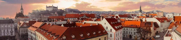 Panorama av gamla staden i Bratislava — Stockfoto