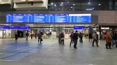 Viyana Merkez Tren İstasyonu yürüme yolcu