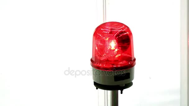 Luz intermitente de alerta giratoria roja — Vídeo de stock