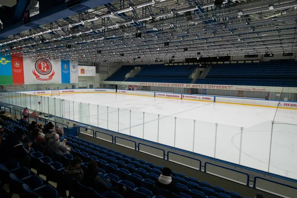 Хоккейная арена перед матчем между командами — стоковое фото