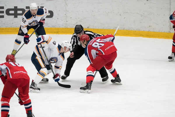 Match de hockey au Palais de Glace Vityaz — Photo